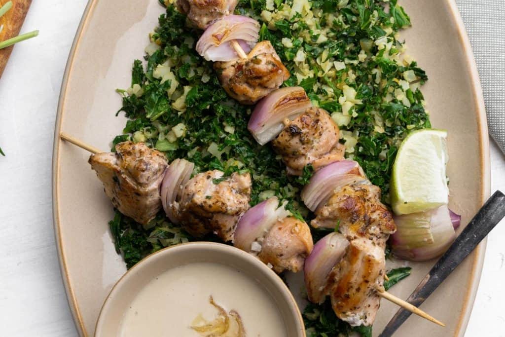 Za’atar kip met gekruide bloemkoolrijst - Lowcarbchef.nl