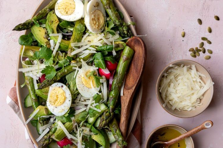 Frisse salade met groene asperges